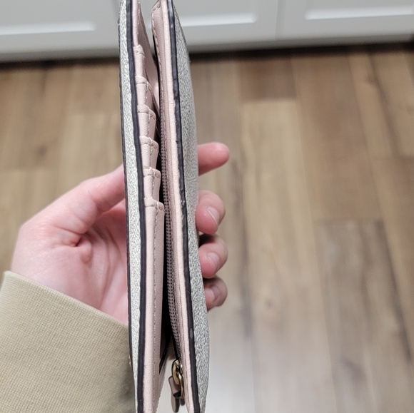 Michael Kors Passport Wallet, Rose Gold And White - Picture 4 of 11